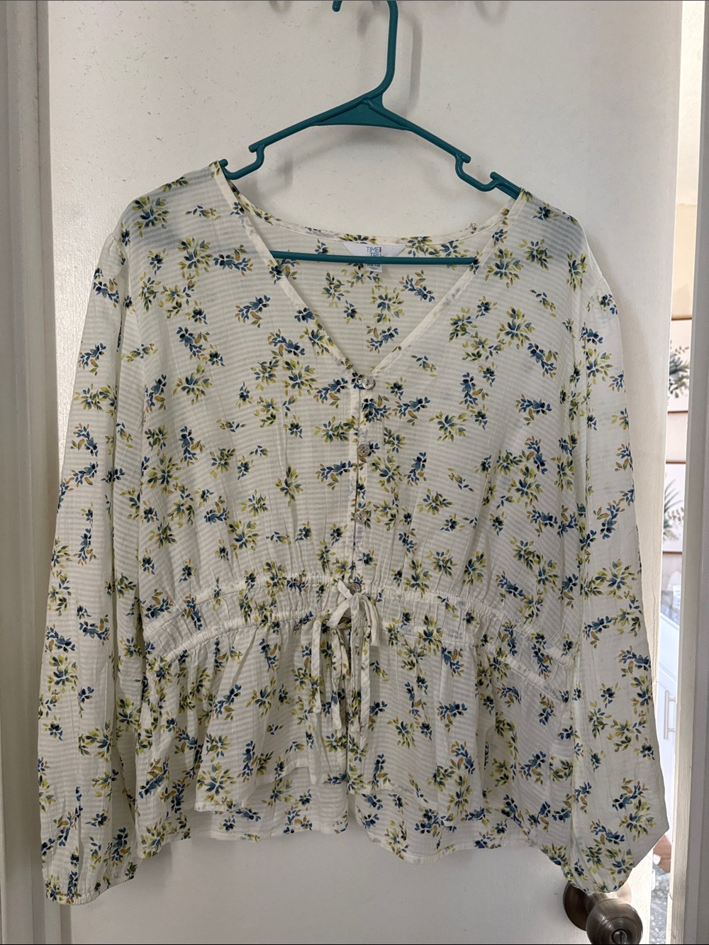 Time and Tru White Floral Button-Front Peplum Blouse
